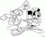 Coloriage Minnie attend le bus mais Daisy y va en roller