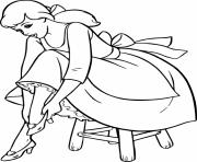 Coloriage cendrillon met sa chaussure