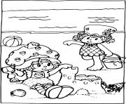 Coloriage Charlotte aux fraises construit un chateau de sable