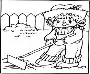 Coloriage Charlotte aux fraises fait du jardinage